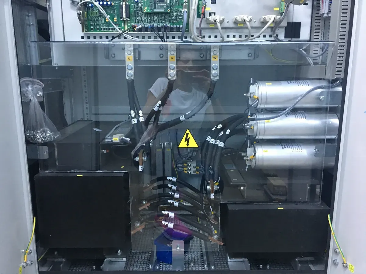 Elektrik taahhüt ve endüstriyel tesisat kurulumu — Barutoğlu saha ekibi