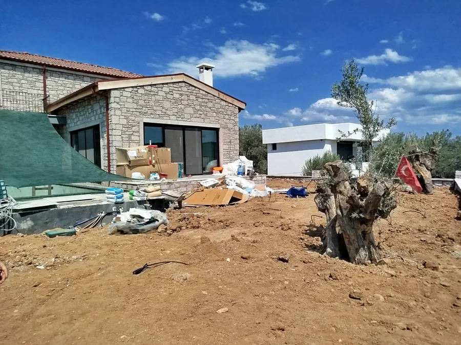 Villa elektrik taahhüt projesi saha görseli — Ayvalık — görsel 9